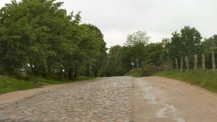 Cobblestone road 2006-05-30@2126-48